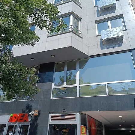 Front Apartment *